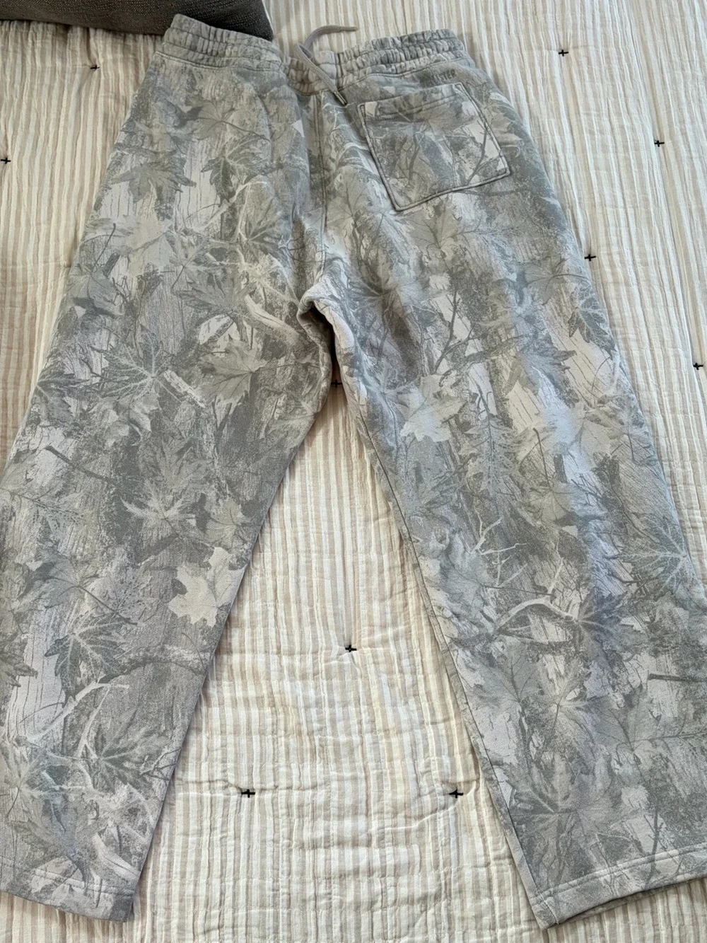 Hollister Baggy wide-leg camo sweatpants, men's Small